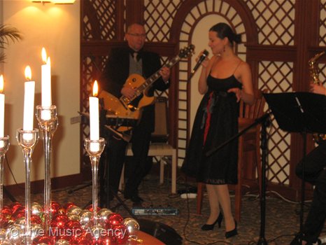 Jazz trio saxophone guitar vocal | фото: livemusicagency.com