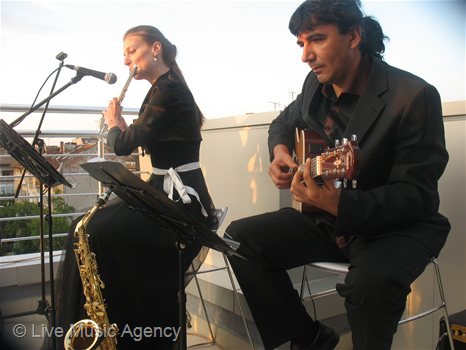 Дуо саксофон и китара Официален коктейл | фото: livemusicagency.com